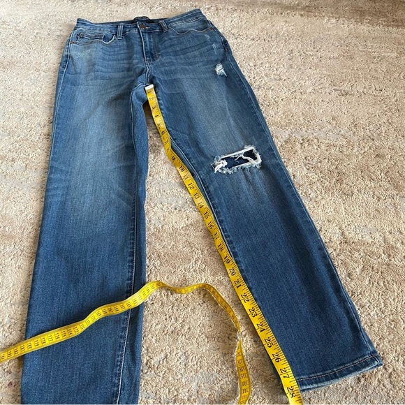 Judy Blue Boyfriend Fit Straight Leg Medium Wash Distressed Jeans High Rise: 5 - Picture 4 of 10